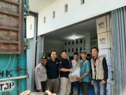 Pengamanan Pendistribusian Logistik Pemilu 2024 Di Gudang Logistik KPU Pesisir Barat