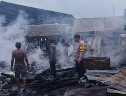 Polsek Blambangan Umpu Datangi TKP Kebakaran Rumah di Kampung Bumi Baru