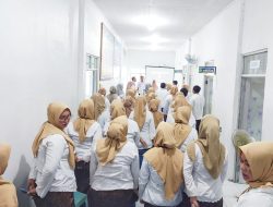 Lanjutkan Giat Bimtek dan Pembinaan Terpadu Nakes, PLT. Kepala Dinkes Suryadi Hadir di Puskesmas Pugung Tampak