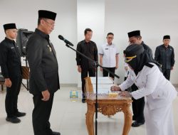 Pj. Sekda  Pesisir Barat  Lantik 8 Pejabat Eselon III dan IV