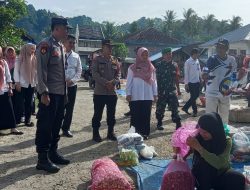 Kapolsek Pesisir Tengah Cek Langsung Harga Bahan Pokok Di Pasar