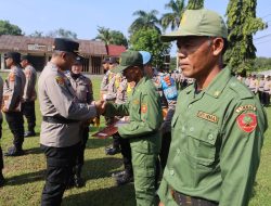 Kapolres Kasih Penghargaan Linmas Atas Jasanya Menangkap Pelaku Kejahatan