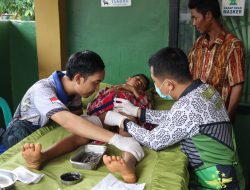 Sidokkes Polres Way Kanan Bakti Sosial Sunatan Massal di Tanjung Kurung Lama 