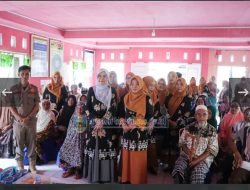 KETUA TP-PKK SEPTI HERI AGUSNAENI SERAHKAN SANTUNAN LANSIA