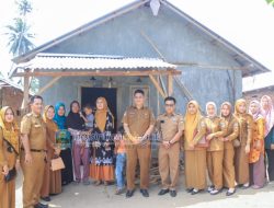 Ketua TP-PKK Septi Heri Agusnaeni serahkan bantuan Pangan untuk Balita Beresiko Stunting