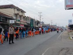 Meriahkan HUT RI Ke 79 Tahun 2024, Polsek Baradatu Melaksanakan Pengamanan Jalan Sehat
