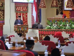 Pj Bupati Lampung Barat Drs. Nukman M.M Menghadiri Pelantikan Anggota DPRD Terpilih