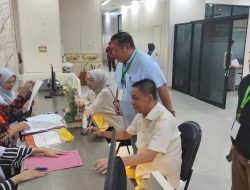Masuk Tahapan Pilkada Way Kanan ,Ali Rahman Dan Ayu Asalasiyah Lakukan Pemeriksaan Di RSUD Abdul Moeloek