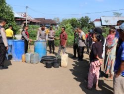 Memperingati HUT Polda Lampung, Polres Lampung Barat Salurkan Ribuan Liter Air Bersih Bantu Penuhi Kebutuhan Masyarakat