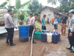 Gelar Aksi Sosial, Polisi Salurkan Air Bersih di Kasui