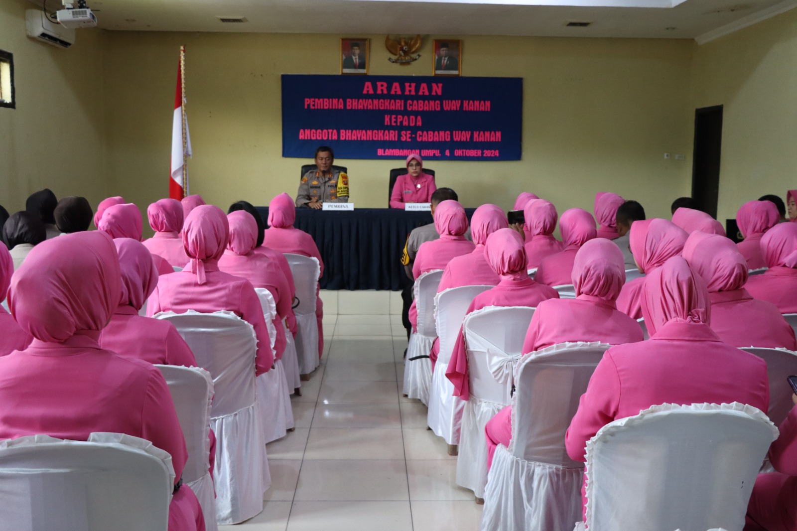 Dukung Tugas Suami, Kapolres Berikan Pembinaan Bhayangkari Cabang Way Kanan