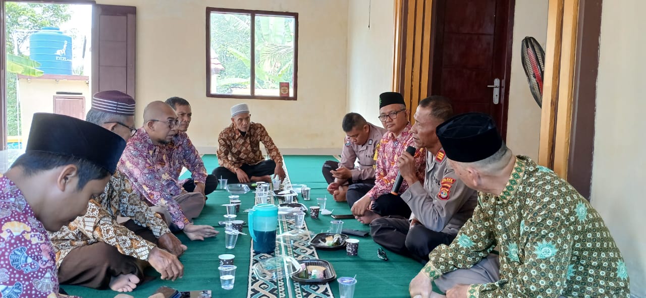 Cooling System Pilkada, Kapolsek Baradatu Sambangi Tokoh Agama di Kampung Setia Negara