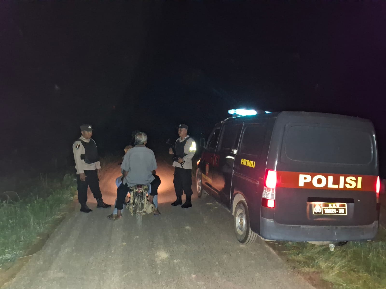 Patroli KRYD, Polsek Buay Bahuga Sisir Jalan Irigasi Antisipasi Curanmor 
