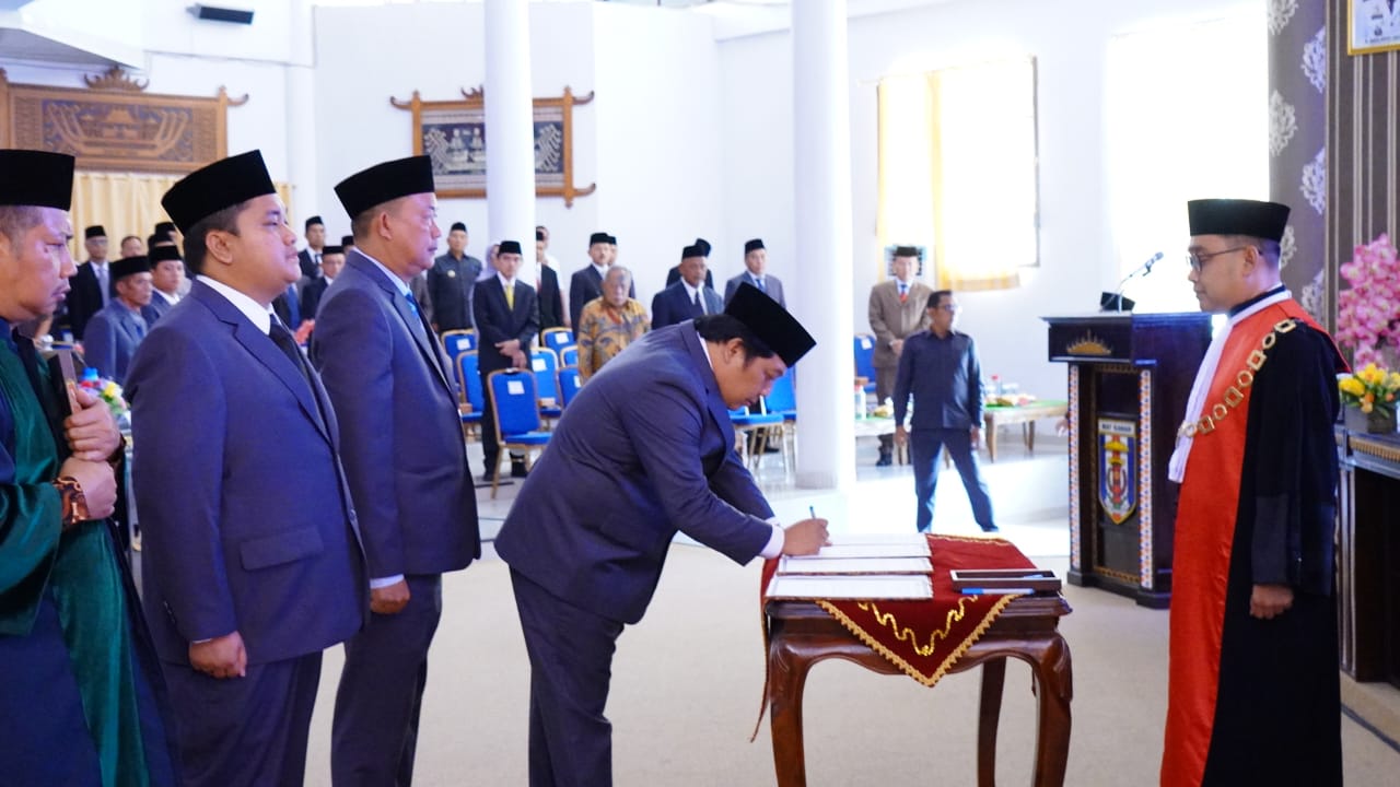 Paripurna Istimewa, Rial Kalbadi Resmi Jadi Ketua DPRD Way Kanan Periode 2024-2029