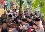 Ayah Brigpol Ramadhani Wafat, Kasatlantas Polres Way Kanan Ikut Antar Jenazah Ke Pemakaman