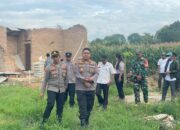 Kapolres Lampung Selatan Beri Bantuan kepada Janda Sebatang Kara Korban Angin Kencang di Jati Agung
