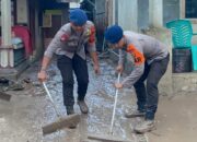 Quick Respons Tim SAR Satbrimob Polda Lampung, Evakuasi dan Bersihkan Rumah Warga Terdampak Banjir