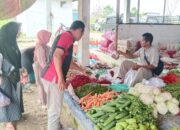 Satreskrim Polres Way Kanan Cek Harga Bahan Pokok Jelang Lebaran Tahun 2025 di Pasar Km 02