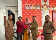Wakil Bupati Lambar Salurkan Bantuan Untuk Korban Kebakaran di Pekon Serungkuk