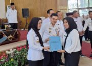 Bupati Ayu Serahkan SK dan Kontrak Kerja kepada 392 PPPK Formasi 2024