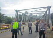 Perbaikan Jembatan Way Giham, Polres Way Kanan Bersama Stakeholder dan Warga Himbau Pengendara Berhati Hati dan Batas Angkutan Mak 28 Ton