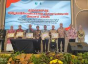 Sekdaprov Lampung Raih Penghargaan Sekda Terbaik Kategori Vision Pada ASKOMSI Digital Leadership Government Award 2025