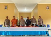 Jumat Berkah di Tanjung Ratu, Kapolres Way Kanan Salurkan Bansos ke Warga