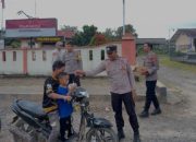 Polsek Banjit Bagikan Puluhan Takjil di Bulan Ramadhan 1447 H