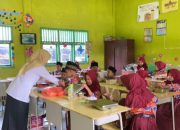 SPPG Polres Way Kanan Salurkan Pemenuhan Gizi Bagi Anak Sekolah di Banjit