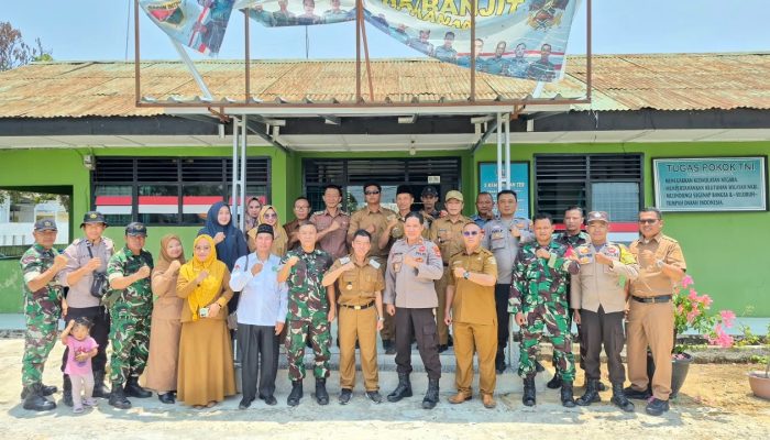 Sinergitas TNI-Polri di Banjit, Kapolsek dan Camat Beri Ucapan HUT TNI ke-81