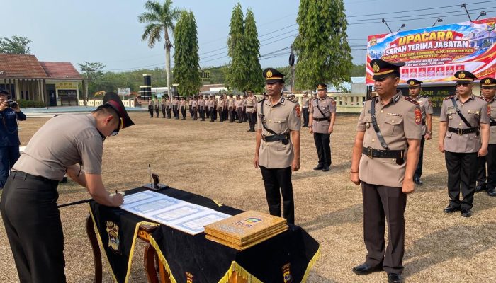 Polres Way Kanan Gelar Upacara Sertijab Kasatlantas, Kasattahti, Kasipropam, Kapolsek Kasui, Kapolsek Pakuan Ratu dan pelantikan Kapolsek Buay Bahuga