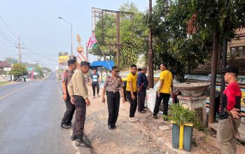 Green Policing, Polisi Bersama Masyarakat Gotong Royong Jaga Kebersihan di Simpang 4 Negeri Baru